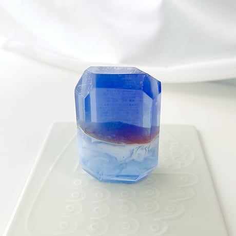 森石鹸　宝石石鹸 サファイヤ　ベルガモット、ナツメグ、チュベローズ、ジャスミンの香り 55g/1個