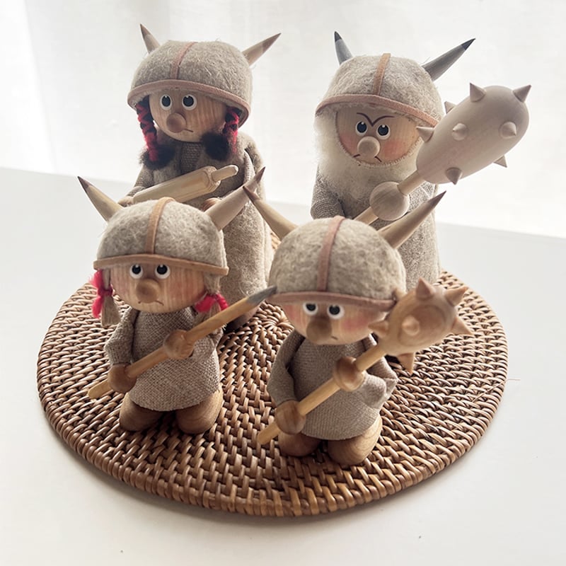 送料無料】 SkandinaviskHemslojd バイキングパパ 北欧の人形