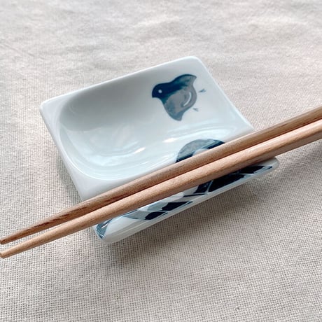 【波佐見焼】aiyu（アイユー）重宝皿　波に千鳥 青　箸置き＆醤油・薬味皿【メール便アイテム】