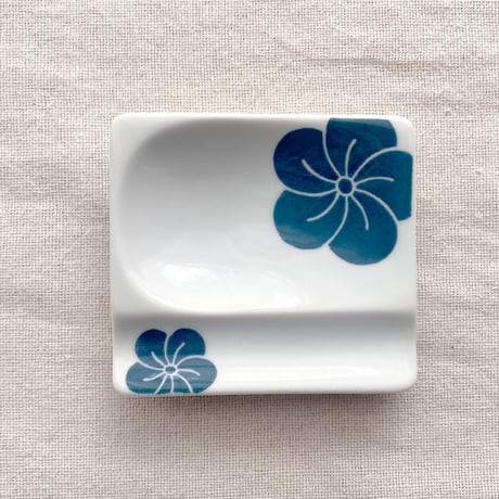 【波佐見焼】aiyu（アイユー）重宝皿　梅　青　箸置き＆醤油・薬味皿【メール便アイテム】
