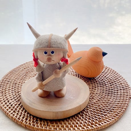 Skandinavisk Hemslojd　北欧フィギュア　バイキングガール