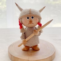 Skandinavisk Hemslojd　北欧フィギュア　バイキングガール