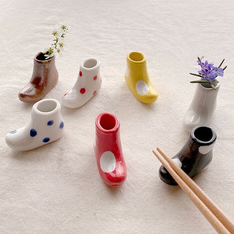 【波佐見焼】aiyu（アイユー）一輪はしおき　ブーツ　ホワイト　箸置き＆一輪挿し＆つまようじ挿し兼用　【メール便アイテム】