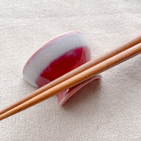 【波佐見焼】西海陶器くらわんか碗 箸置　ダークピンク　箸置き はしおき カトラリーレスト【メール便アイテム】