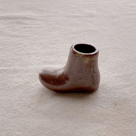 【波佐見焼】aiyu（アイユー）一輪はしおき　ブーツ　ブラウン　箸置き＆一輪挿し＆つまようじ挿し兼用　【メール便アイテム】