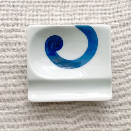 【波佐見焼】aiyu（アイユー）重宝皿　渦　青　箸置き＆醤油・薬味皿【メール便アイテム】