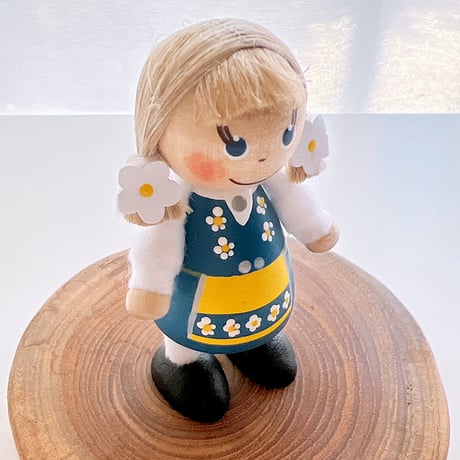Skandinavisk Hemslojd　北欧フィギュア　スウェーデンガール