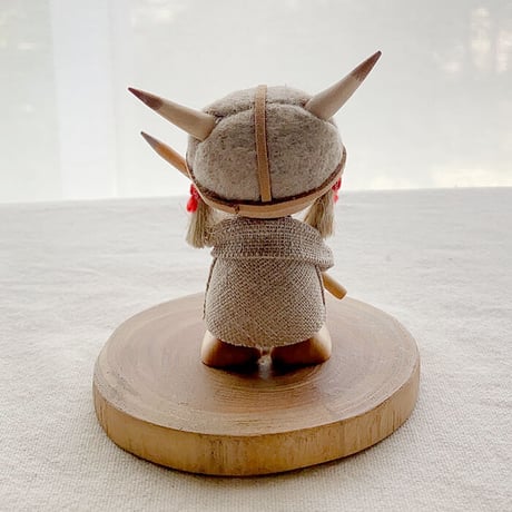 Skandinavisk Hemslojd　北欧フィギュア　バイキングガール