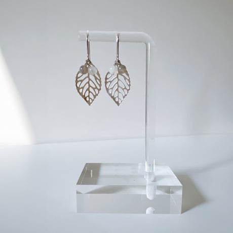 Flow accessories  クォーツシルバーリーフピアス/イヤリング【メール便アイテム】