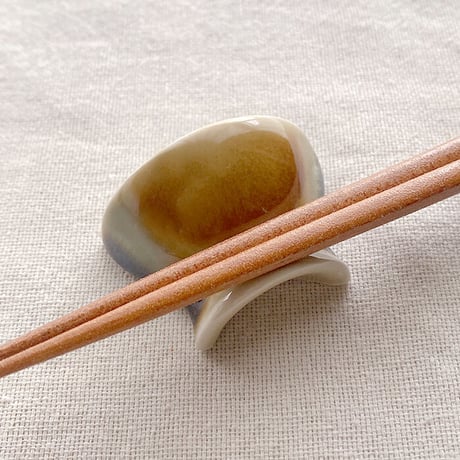 【波佐見焼】西海陶器くらわんか碗 箸置　ブラウン　箸置き はしおき カトラリーレスト【メール便アイテム】