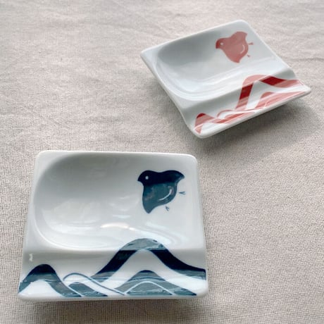 【波佐見焼】aiyu（アイユー）重宝皿　波に千鳥 青　箸置き＆醤油・薬味皿【メール便アイテム】