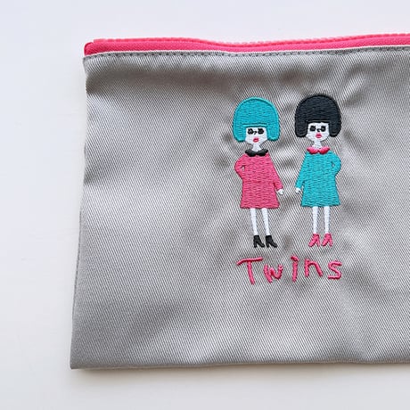 KIVISDOU　コミカル刺繍 ポーチ　グレー　ボブヘアーの双子ちゃん　【メール便対応】
