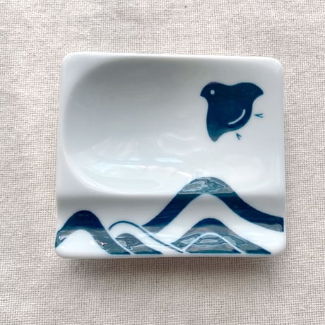【波佐見焼】aiyu（アイユー）重宝皿　波に千鳥 青　箸置き＆醤油・薬味皿【メール便アイテム】