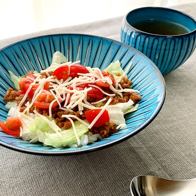 浜陶【波佐見焼】BLUE彫 反ボウル（中） 深皿 サラダボウル 丼 | Flow