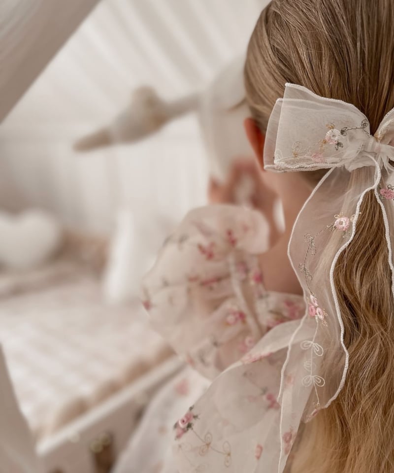 nelia wears】 Sheer Flora Bow Clip | Lulusona