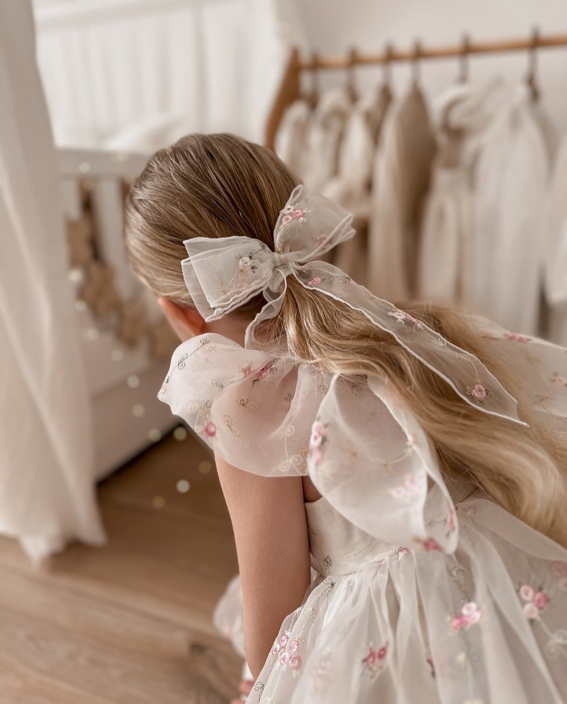 nelia wears】 Sheer Flora Bow Clip | Lulusona