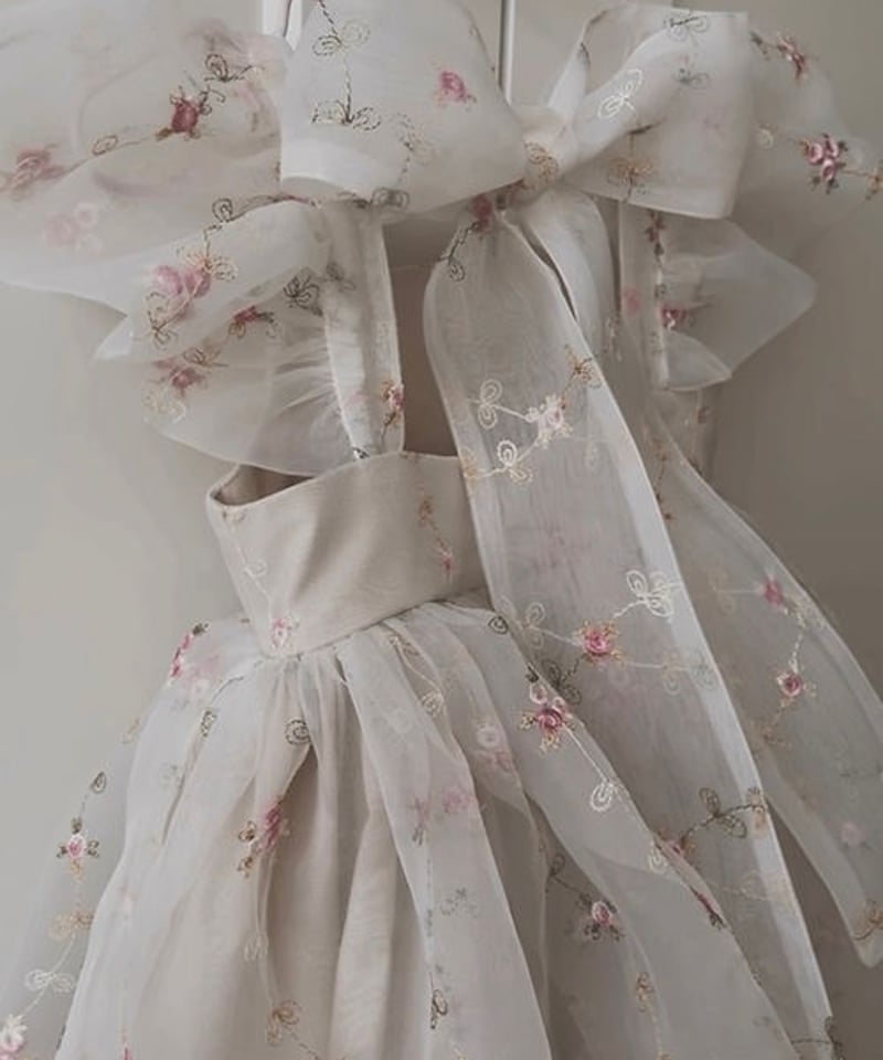 nelia wears ༶ 花柄刺繍ドレス×リボンヘアクリップ୨୧ nelia wears ༶ 花柄刺繍ドレス×リボンヘアクリップ୨୧