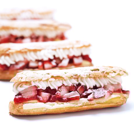 【4月28日週発送分 予約販売】季節のケーキ エクレア 4個入（簡易包装）