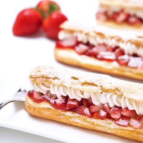 【4月28日週発送分 予約販売】季節のケーキ エクレア 4個入（簡易包装）