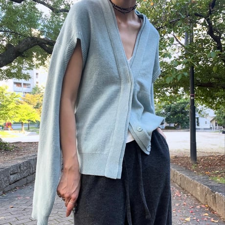 EXTRA FINE MERINO WOOL CUT OUT KNIT CARDIGAN (Light blue)