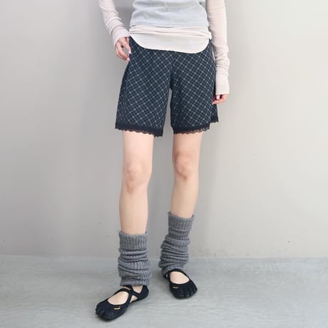 Lace-trim Loose Slip Shorts  (Black)
