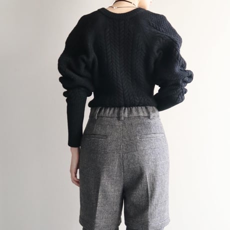 Sharp shape Wool pullover  (Black)