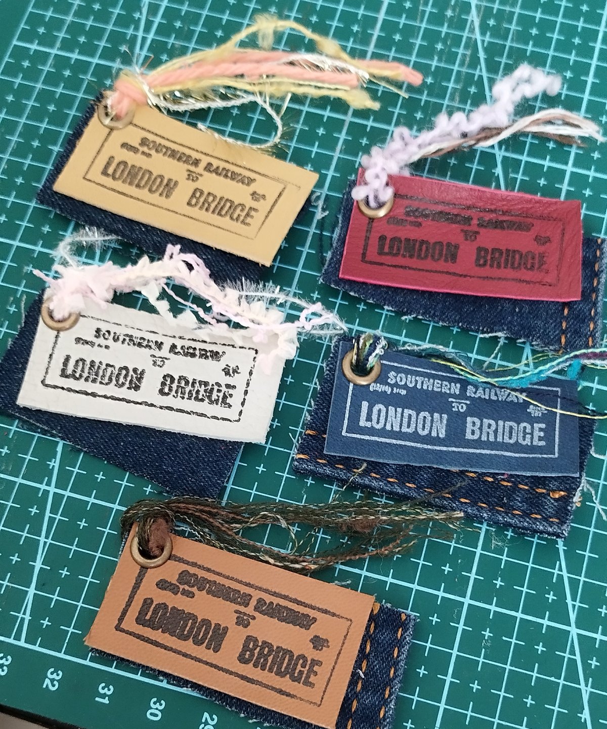 本革タグ LONDON④引き揃え糸 | タグ屋ヤスオ