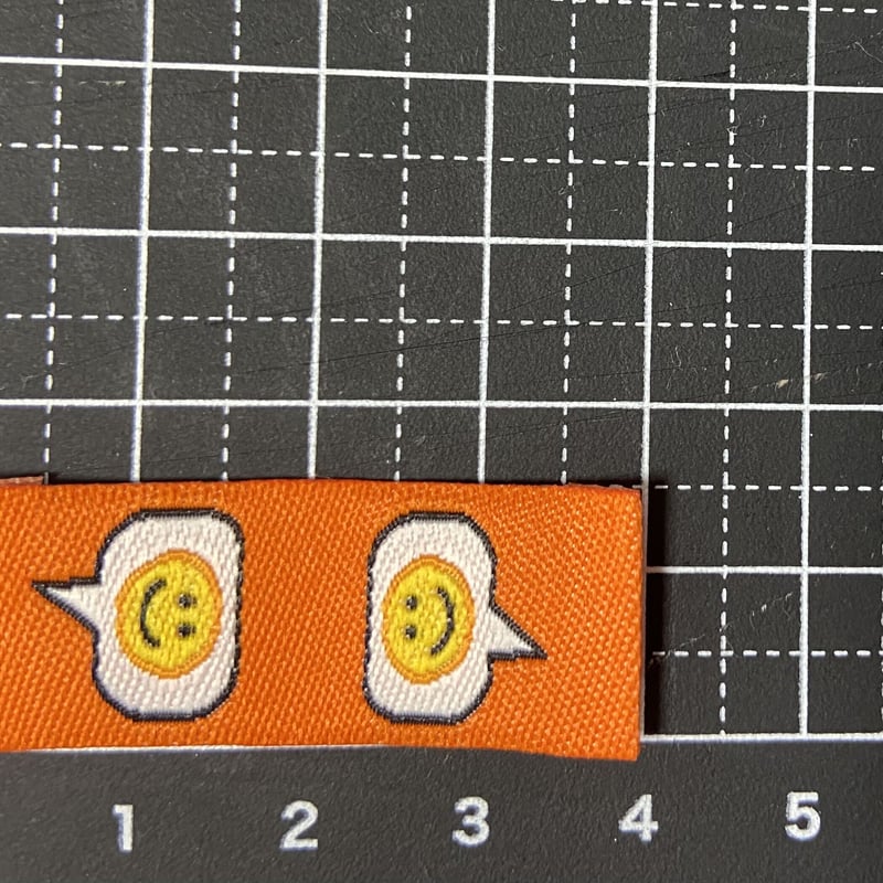 折り刺繍タグ にこちゃんオレンジ 5枚 | タグ屋ヤスオ