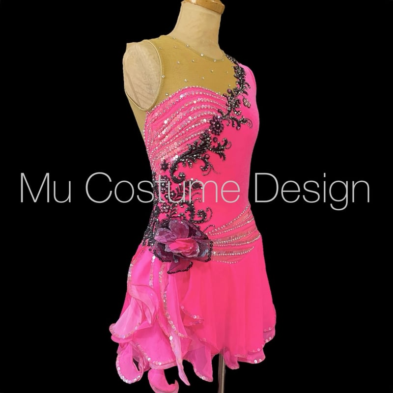 フィギュアスケート 衣装 140-160 ピンク レンタル18】フィギュアスケート衣装 ピンク黒 150-155cm | Mu-Costume