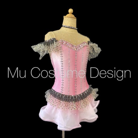 【まっちゃんさん専用】フィギュアスケート　衣装　※シュシュ付 まっちゃんさん専用】フィギュアスケート 衣装 ※シュシュ付 大会