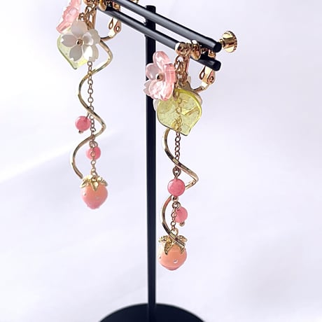 [選べるカラー]朝露･華やぎいちご«ピアス/イヤリング»金具変更０円*ﾟ