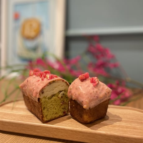 バラとピスタチオのケーク