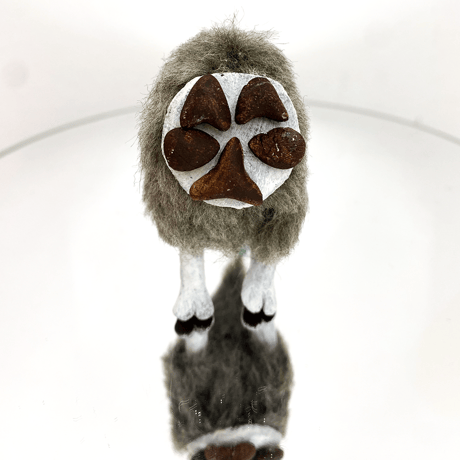 妖怪イヌジマ　灰色 化けタヌキ尻尾の妖怪イヌジマ🟩 | Art nest YOMO Online