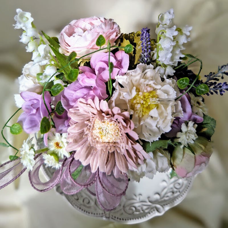 ガーベラとスカビオサにスズランを添えて （品番：A-03-PP） | 猫の  