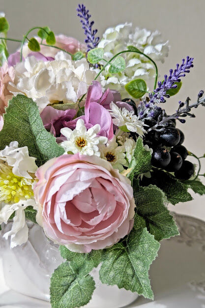 ガーベラとスカビオサにスズランを添えて （品番：A-03-PP） | 猫の  