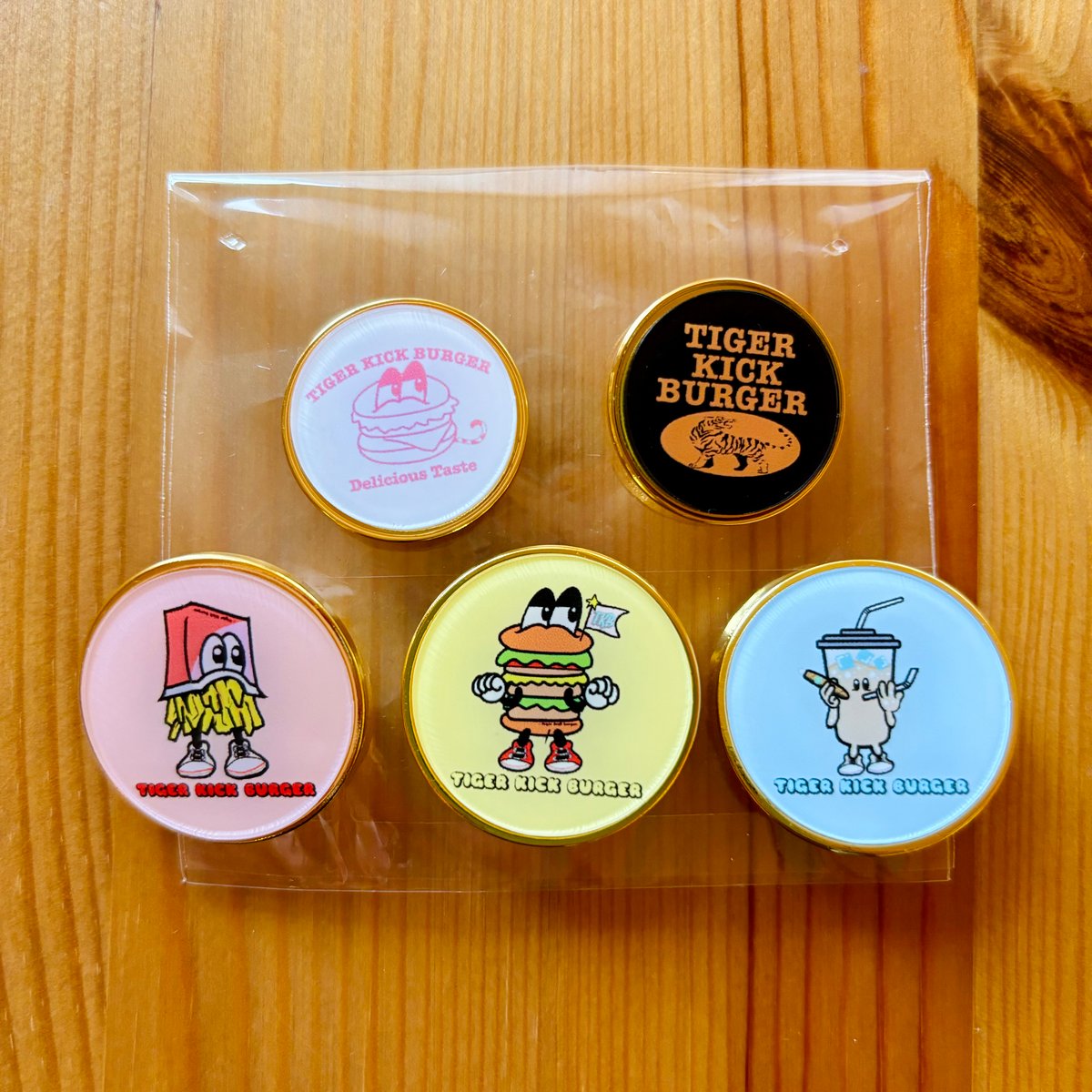 ピンバッジ（5種類） | SURF TIGER CLUB
