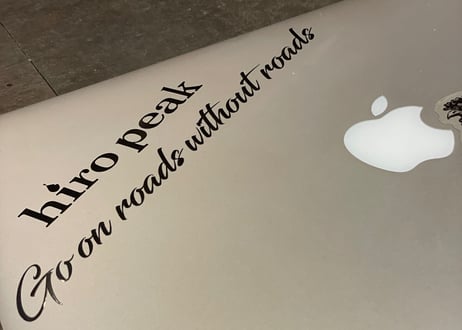 hiropeakオリジナル　カッティングステッカー＜Go on roads without roads＞文字切抜き