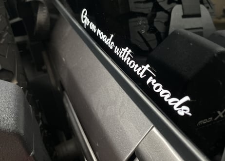 hiropeakオリジナル　カッティングステッカー＜Go on roads without roads＞文字切抜き