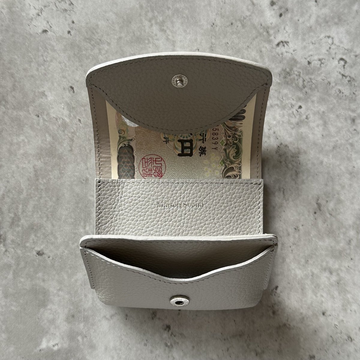 Maison Sbond 三つ折り財布 (Amy / Light Gray) Maison Sbond 三つ折り財布 (Amy / Light Gray)