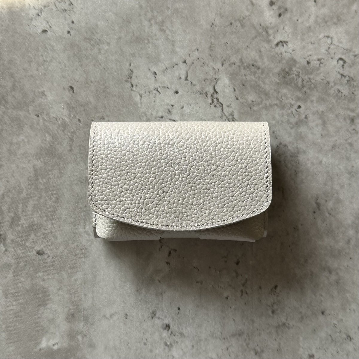 Maison Sbond 三つ折り財布 (Amy / Light Gray) Maison Sbond 三つ折り財布 (Amy / Light Gray)