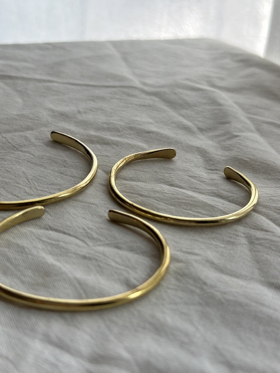真鍮のシンプル1連バングル 太め（namida works） | 撓撰 _tawawa_