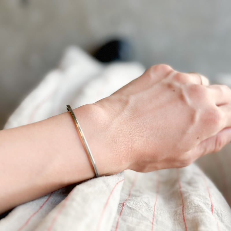 白真鍮のシンプル1連バングル（namida works） | 撓撰 _tawawa_