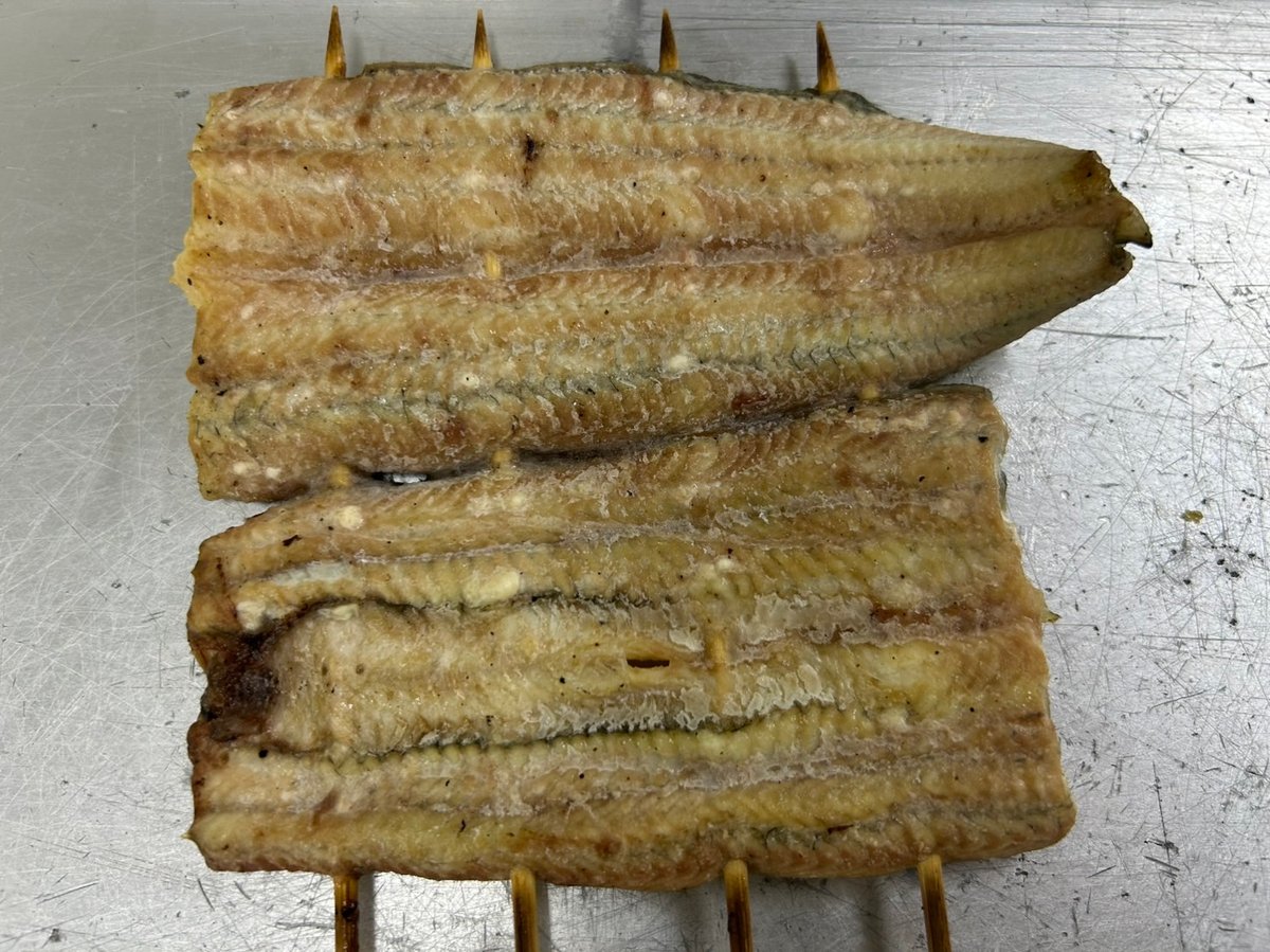 鰻白焼き加工 4Pアミ（1串150g） 1ケース 30枚入り | もがみ ONLINE SHOP