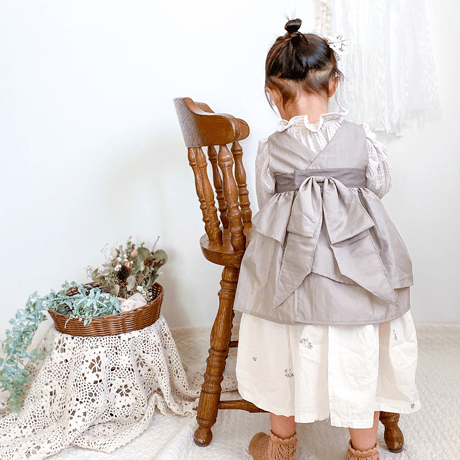 【出産祝いや各種ギフトにおすすめ！】ドレスエプロンBaby　シャンパンベージュ