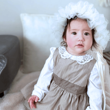 【出産祝いや各種ギフトにおすすめ！】ドレスエプロンBaby　シャンパンベージュ