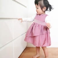 【出産祝いや各種ギフトにおすすめ！】ドレスエプロンBaby　パープルピンク