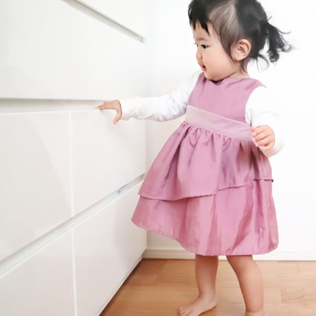 【出産祝いや各種ギフトにおすすめ！】ドレスエプロンBaby　パープルピンク