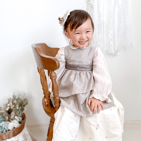 【出産祝いや各種ギフトにおすすめ！】ドレスエプロンBaby　シャンパンベージュ