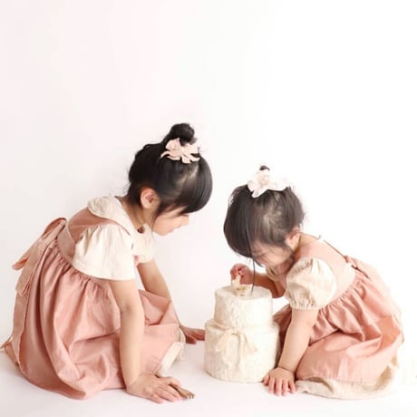 【出産祝いや各種ギフトにおすすめ！】ドレスエプロンBaby　オレンジピンク