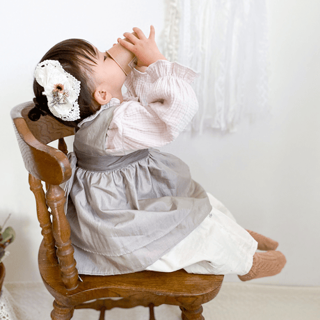 【出産祝いや各種ギフトにおすすめ！】ドレスエプロンBaby　シャンパンベージュ